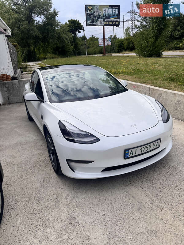 Седан Tesla Model 3 2021 в Вышгороде