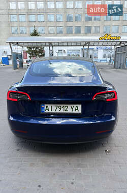 Седан Tesla Model 3 2022 в 