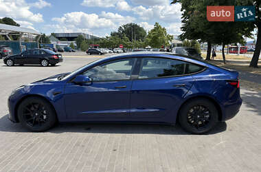 Седан Tesla Model 3 2022 в 
