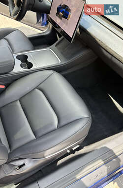 Седан Tesla Model 3 2022 в 