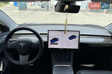 Седан Tesla Model 3 2022 в 