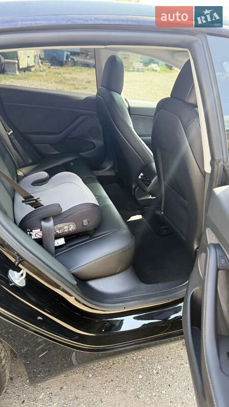 Седан Tesla Model 3 2021 в Києві