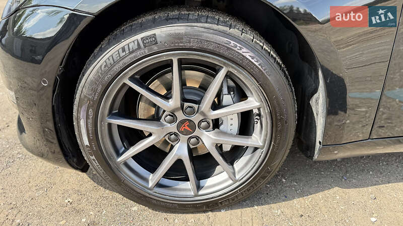 Седан Tesla Model 3 2021 в Києві