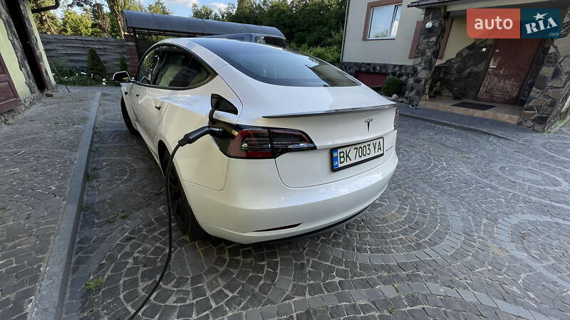 Седан Tesla Model 3 2021 в Костопілі