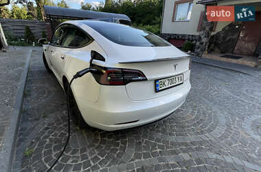 Седан Tesla Model 3 2021 в 