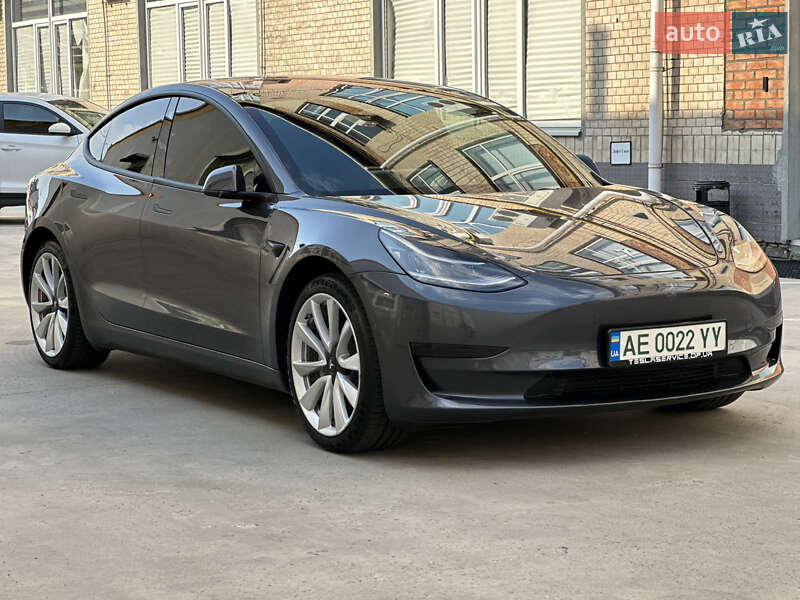 Седан Tesla Model 3 2019 в Киеве