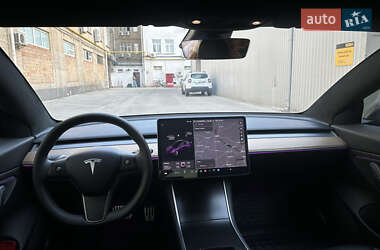 Седан Tesla Model 3 2019 в 
