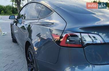 Седан Tesla Model 3 2022 в 