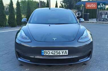 Седан Tesla Model 3 2022 в Почаєві
