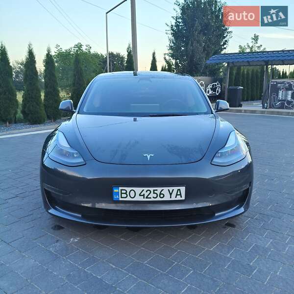 Tesla Model 3 2022