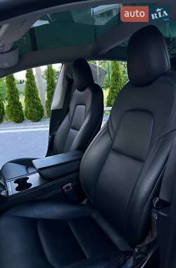 Седан Tesla Model 3 2022 в 