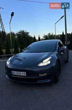 Седан Tesla Model 3 2022 в 