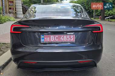 Седан Tesla Model 3 2024 в 