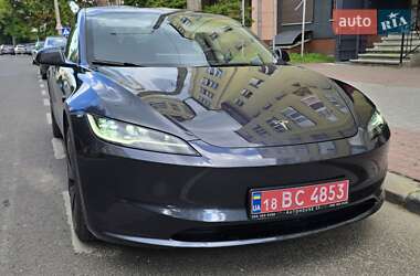 Седан Tesla Model 3 2024 в Івано-Франківську
