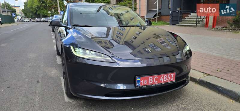 Tesla Model 3 2024