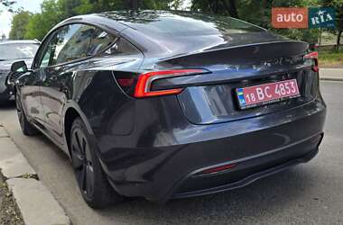 Седан Tesla Model 3 2024 в 