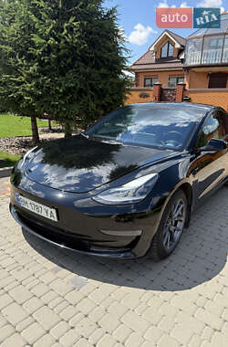Седан Tesla Model 3 2021 в 