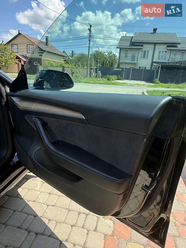Седан Tesla Model 3 2021 в Сумах