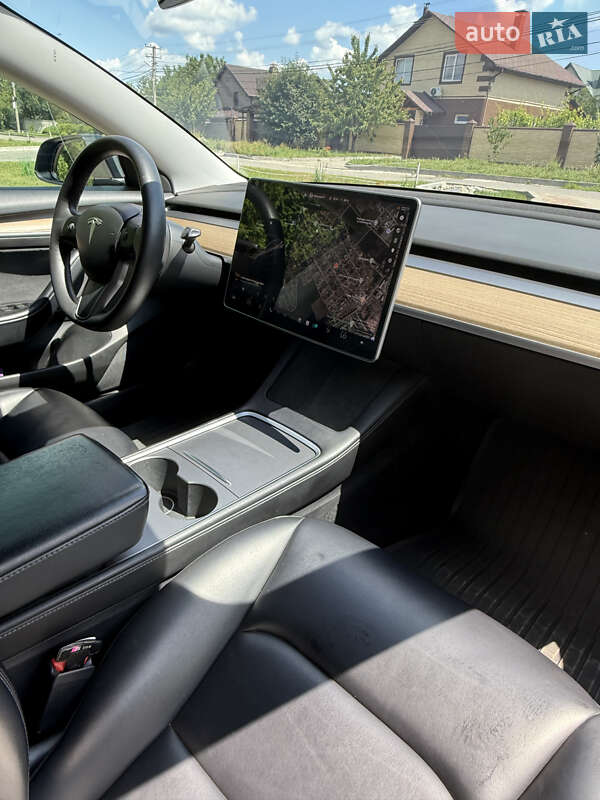 Седан Tesla Model 3 2021 в Сумах