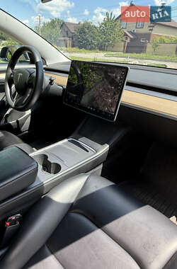Седан Tesla Model 3 2021 в 