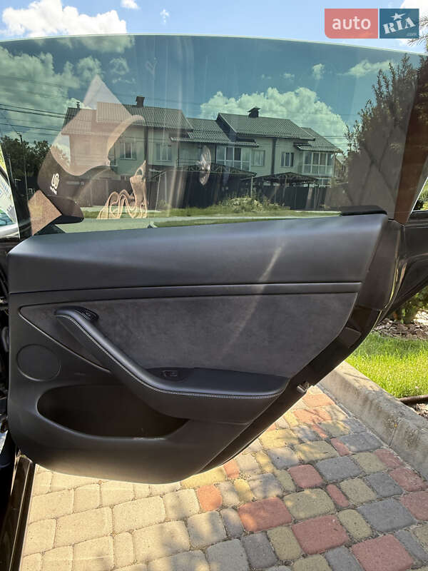 Седан Tesla Model 3 2021 в Сумах