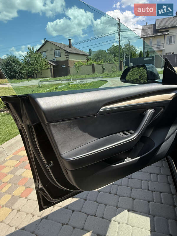 Седан Tesla Model 3 2021 в Сумах