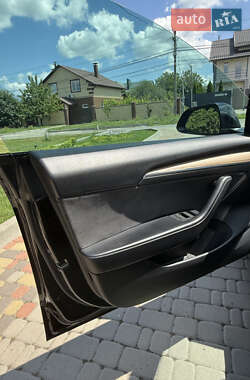 Седан Tesla Model 3 2021 в 