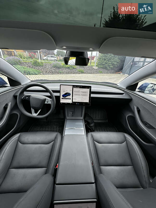 Седан Tesla Model 3 2024 в Луцьку
