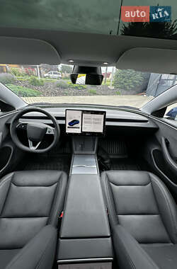 Седан Tesla Model 3 2024 в 