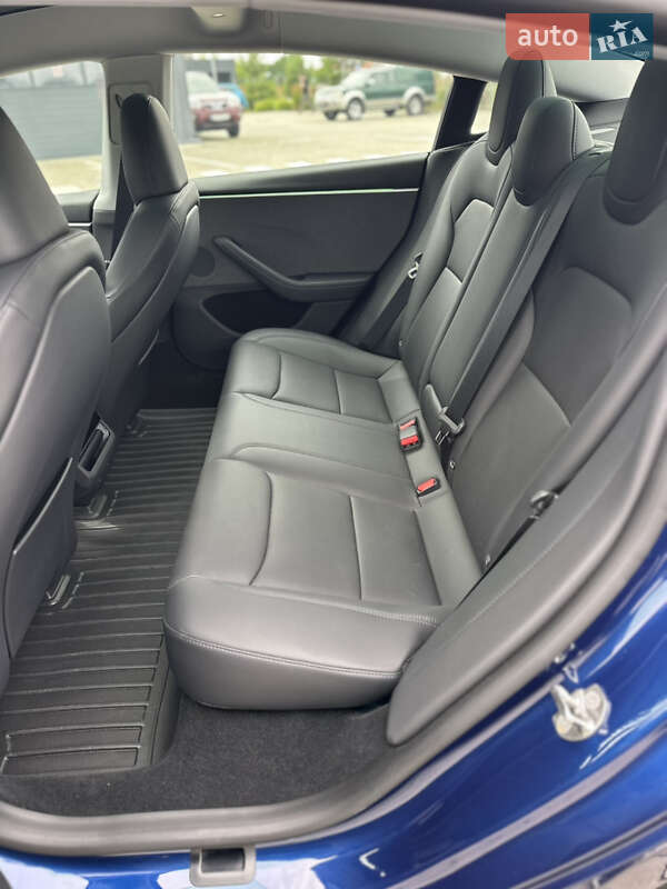 Седан Tesla Model 3 2024 в Луцьку
