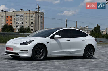 Седан Tesla Model 3 2021 в 