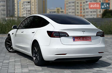 Седан Tesla Model 3 2021 в 