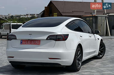 Седан Tesla Model 3 2021 в 