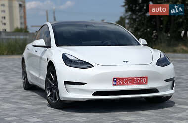Седан Tesla Model 3 2021 в 