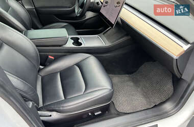 Седан Tesla Model 3 2021 в 