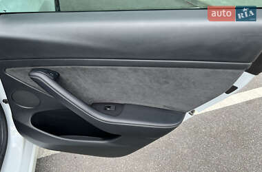 Седан Tesla Model 3 2021 в 