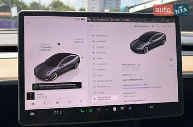 Седан Tesla Model 3 2022 в 