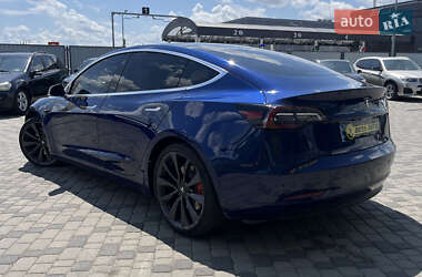 Седан Tesla Model 3 2020 в 