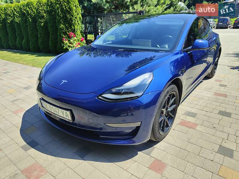 Седан Tesla Model 3 2022 в Рівному