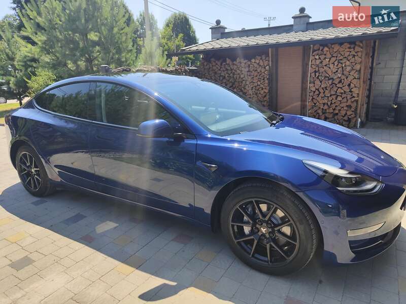 Седан Tesla Model 3 2022 в Рівному