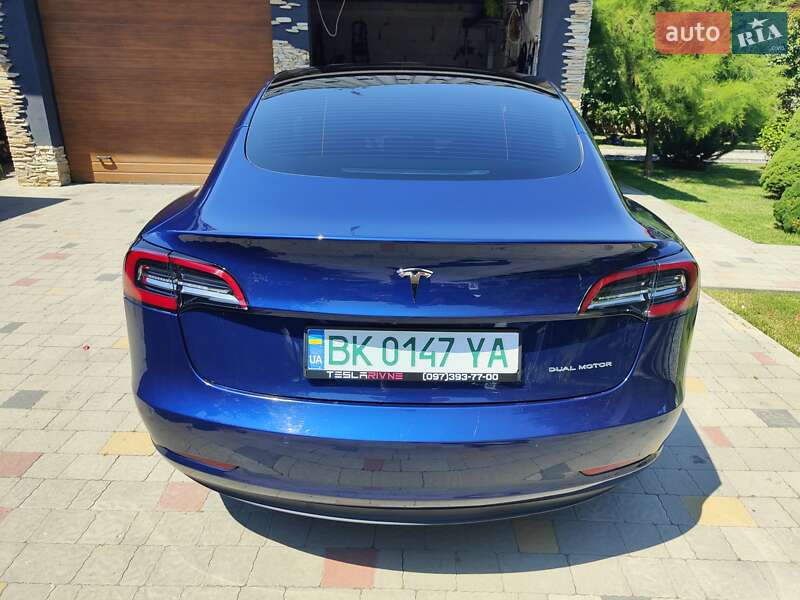 Седан Tesla Model 3 2022 в Рівному