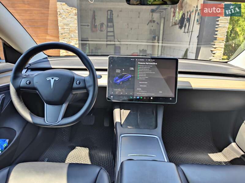 Седан Tesla Model 3 2022 в Рівному