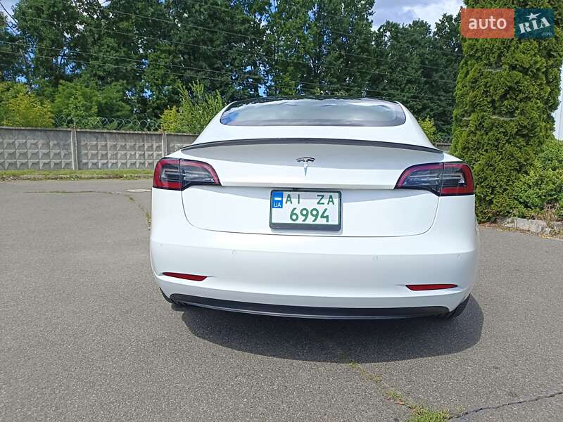 Седан Tesla Model 3 2021 в Броварах