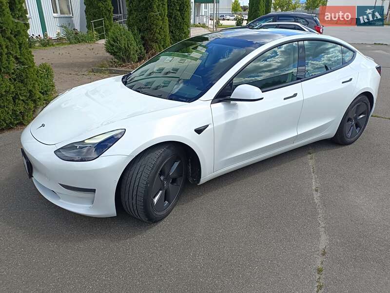 Седан Tesla Model 3 2021 в Броварах