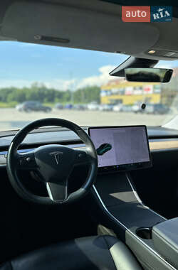 Седан Tesla Model 3 2017 в 