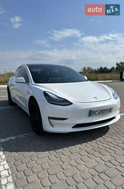 Седан Tesla Model 3 2017 в Львові