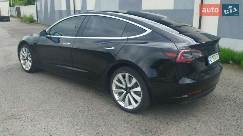 Седан Tesla Model 3 2018 в Киеве
