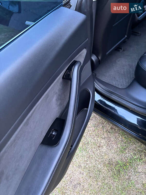 Седан Tesla Model 3 2018 в Кам'янському