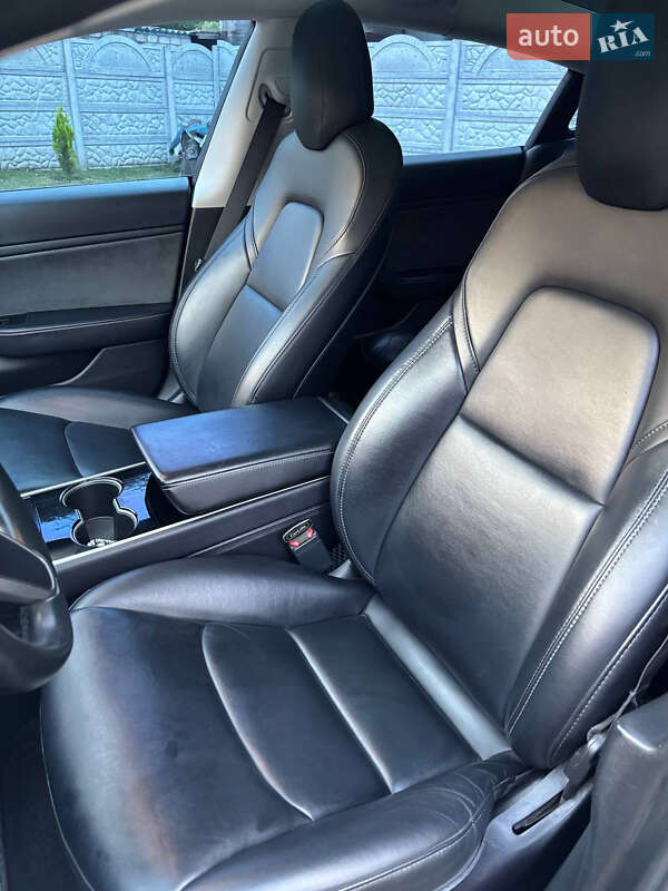 Седан Tesla Model 3 2018 в Кам'янському
