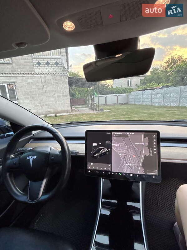 Седан Tesla Model 3 2018 в Кам'янському